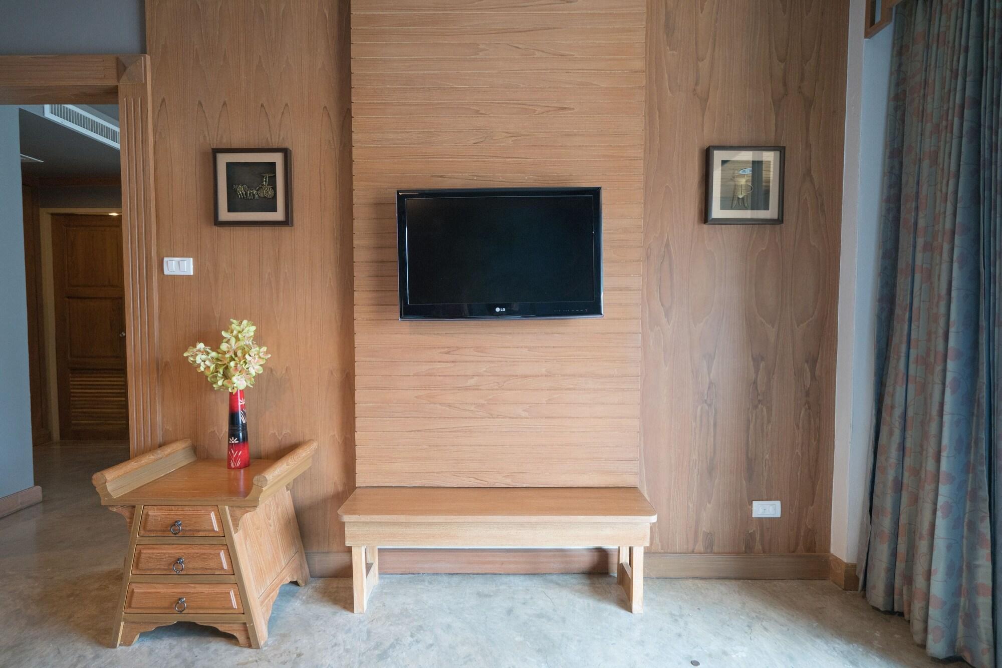 Minatale Phuket Hotel Patong Bagian luar foto