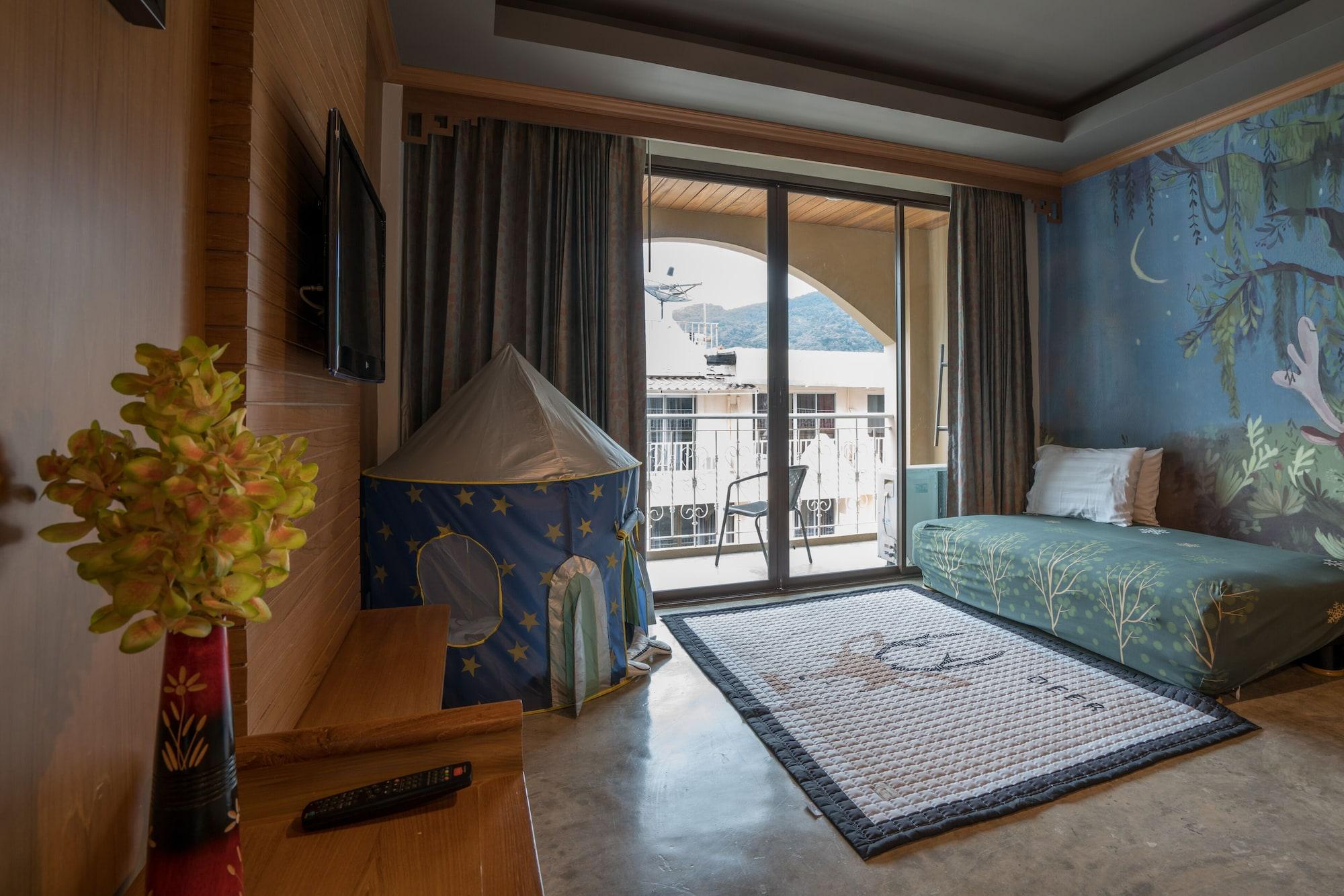Minatale Phuket Hotel Patong Bagian luar foto