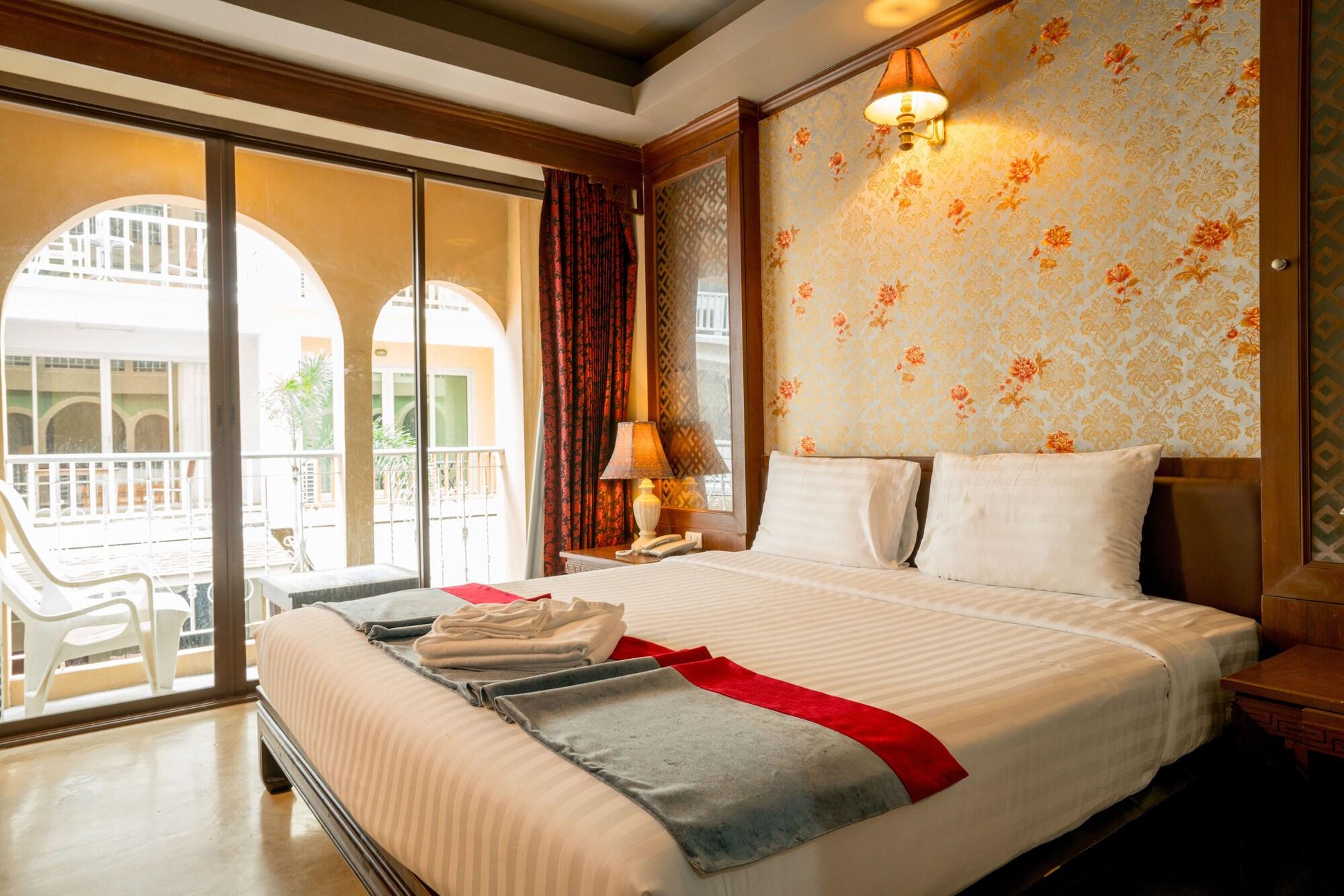 Minatale Phuket Hotel Patong Bagian luar foto