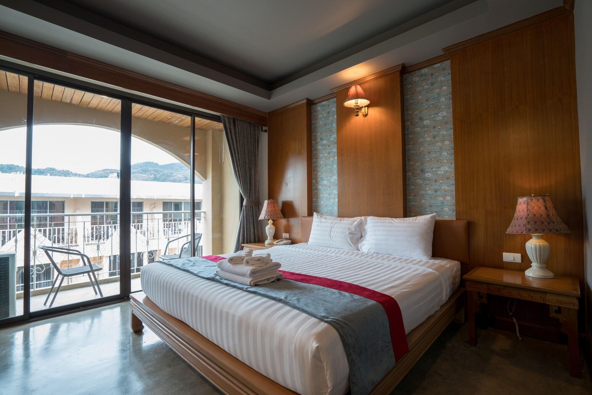 Minatale Phuket Hotel Patong Bagian luar foto