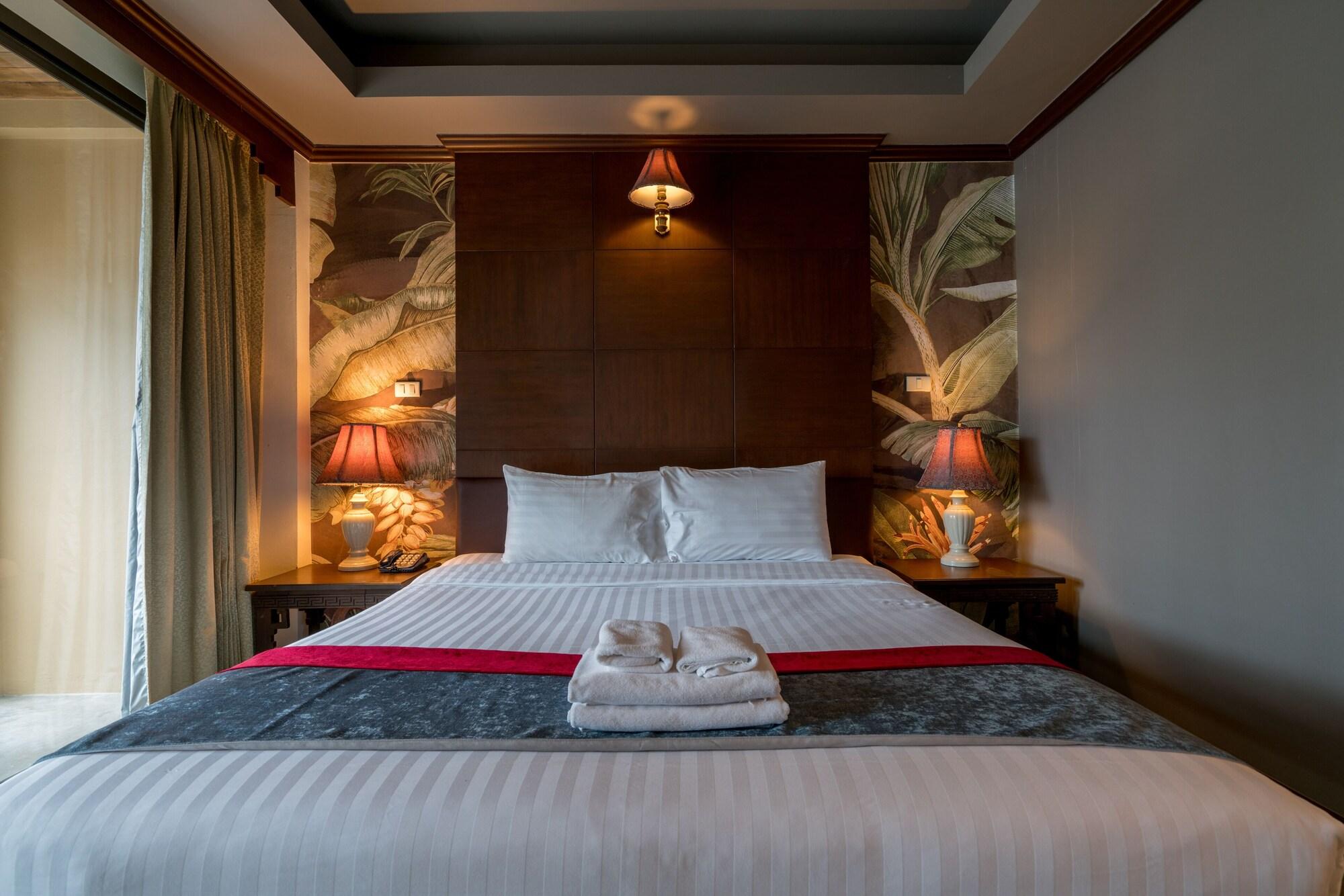 Minatale Phuket Hotel Patong Bagian luar foto