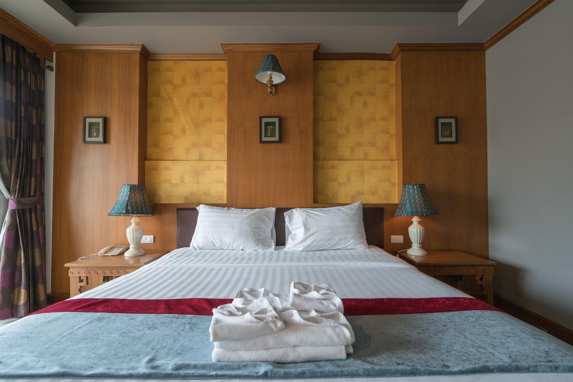 Minatale Phuket Hotel Patong Bagian luar foto