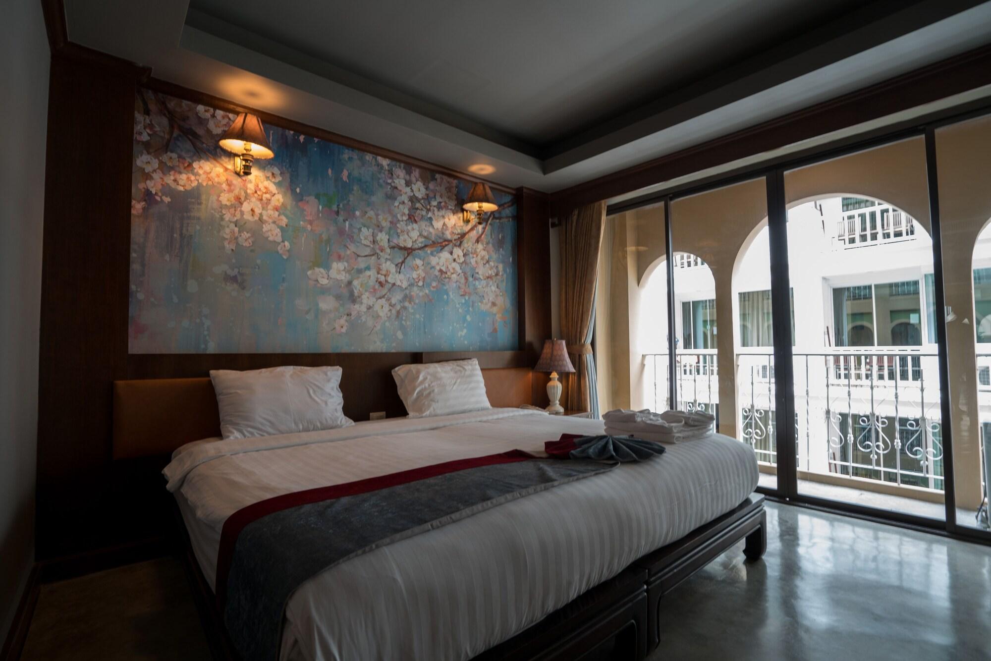 Minatale Phuket Hotel Patong Bagian luar foto