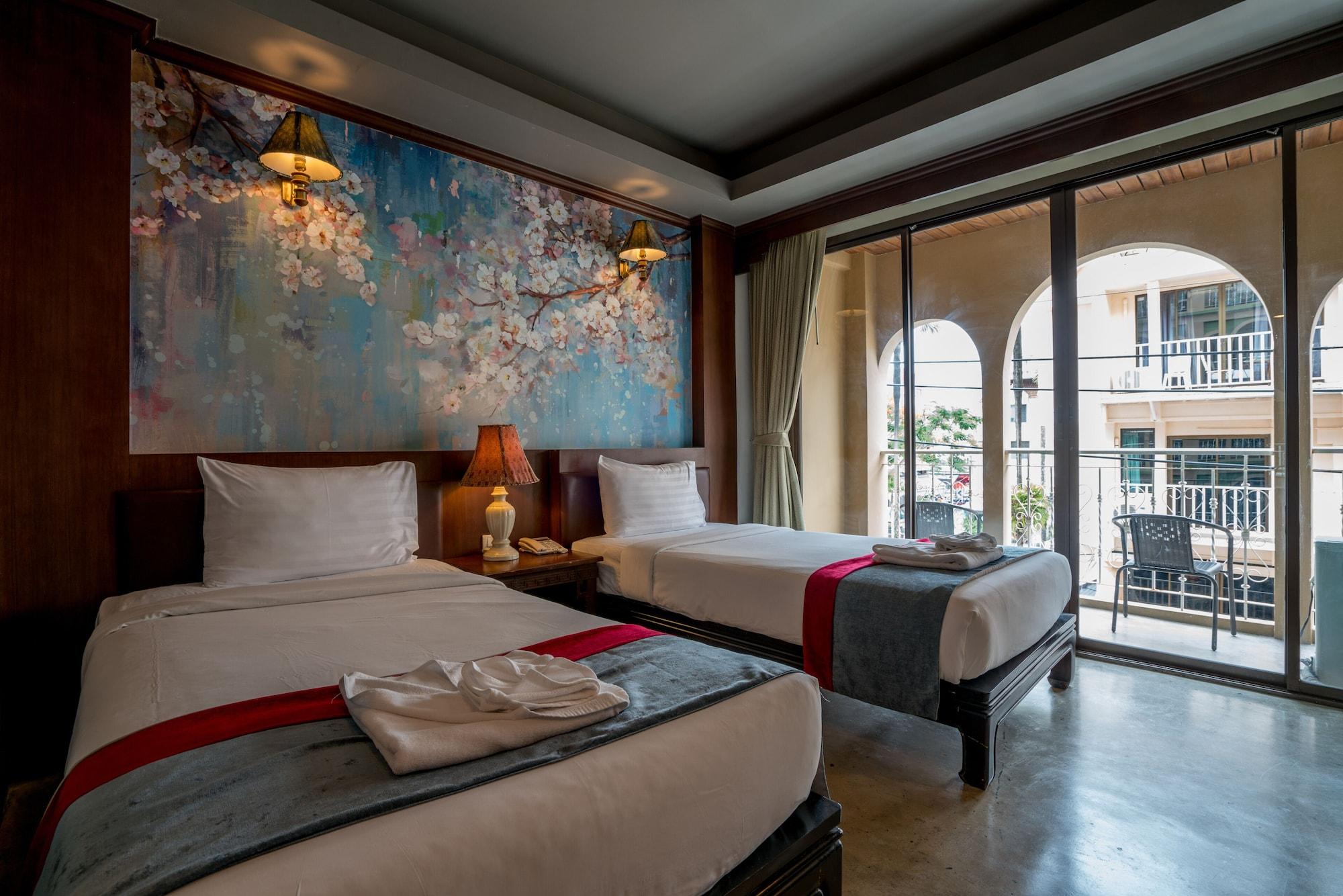 Minatale Phuket Hotel Patong Bagian luar foto