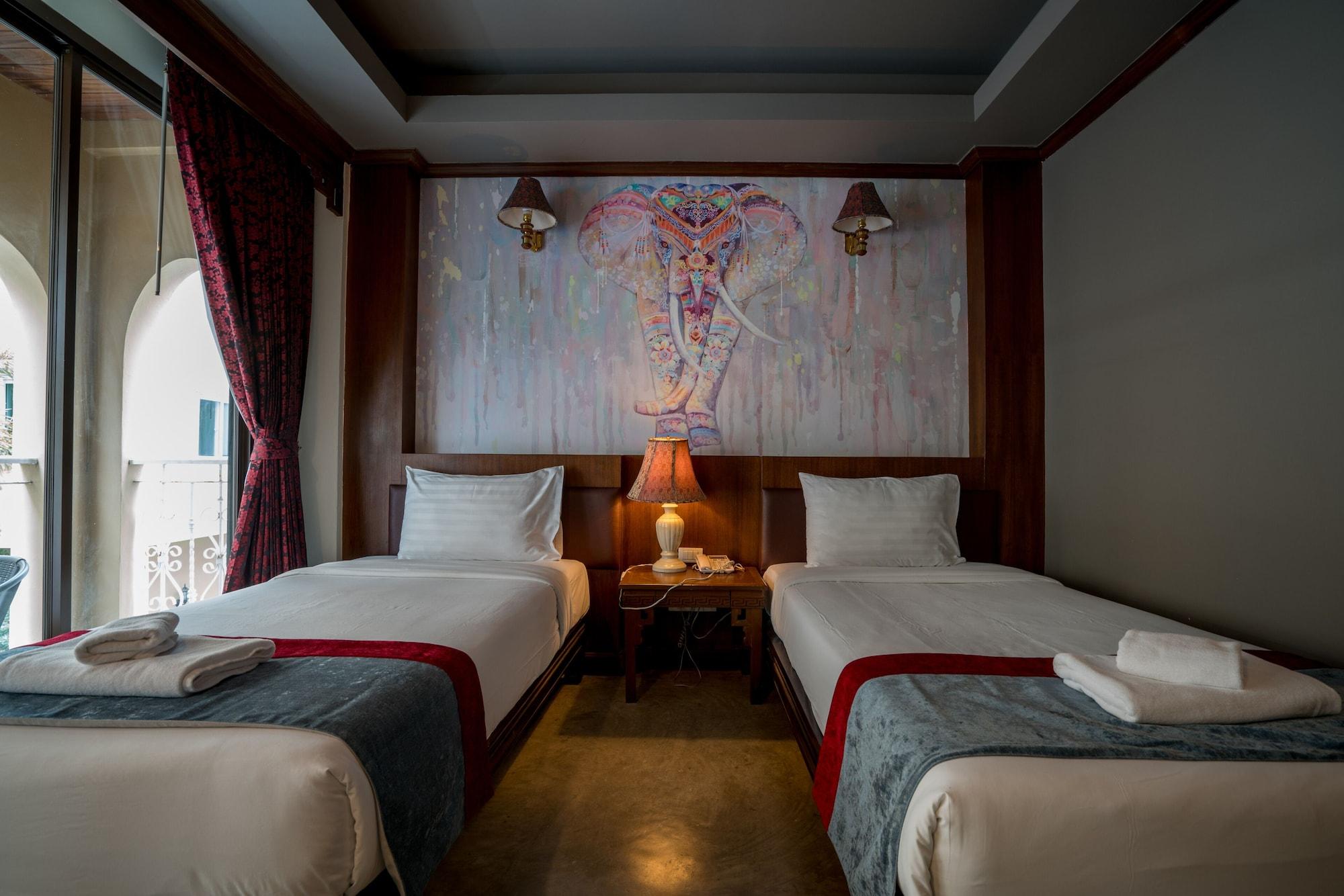 Minatale Phuket Hotel Patong Bagian luar foto