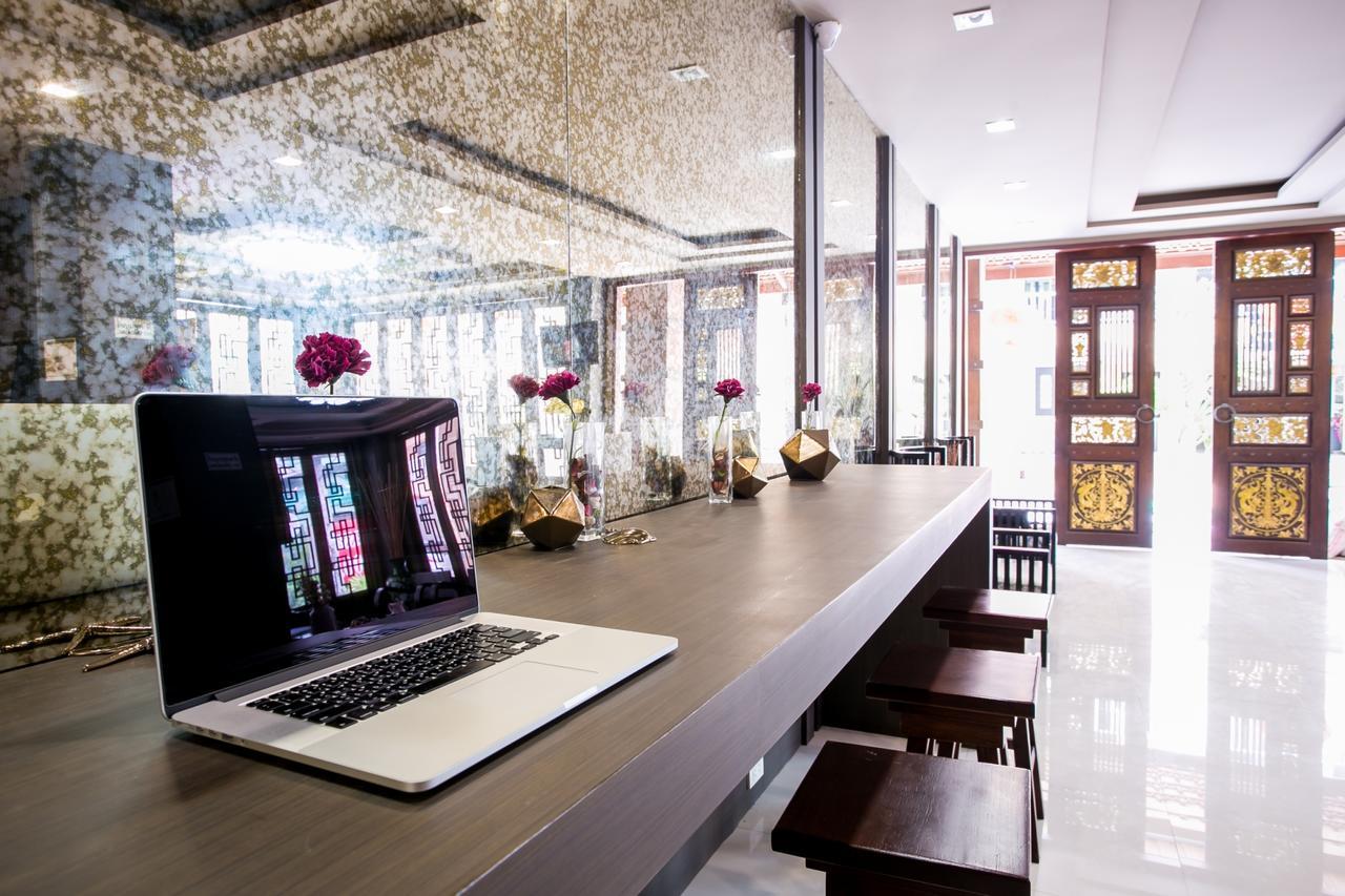 Minatale Phuket Hotel Patong Bagian luar foto