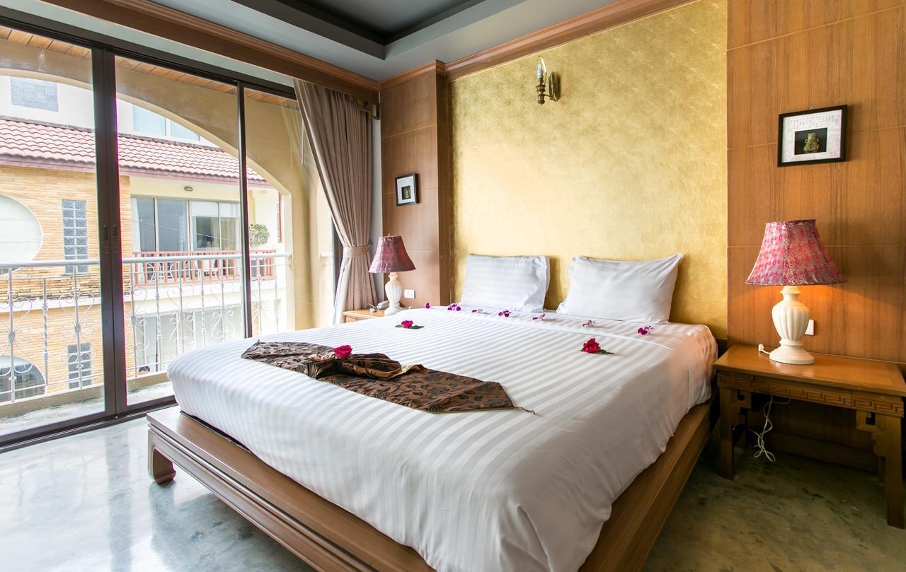 Minatale Phuket Hotel Patong Bagian luar foto