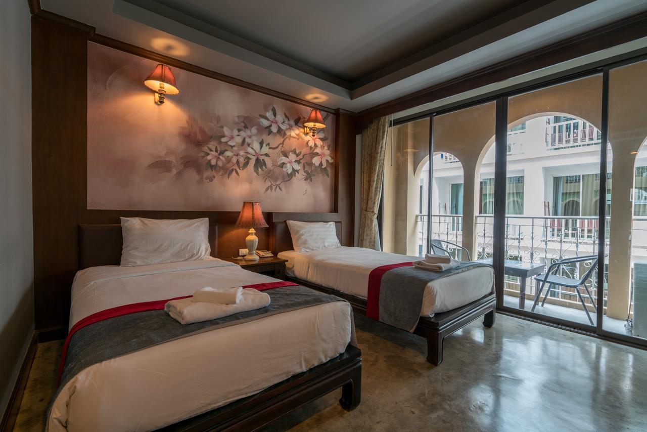 Minatale Phuket Hotel Patong Bagian luar foto