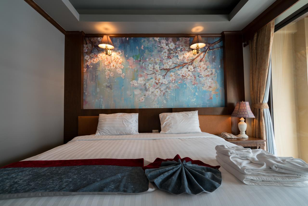 Minatale Phuket Hotel Patong Bagian luar foto