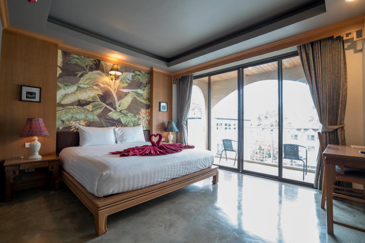 Minatale Phuket Hotel Patong Bagian luar foto